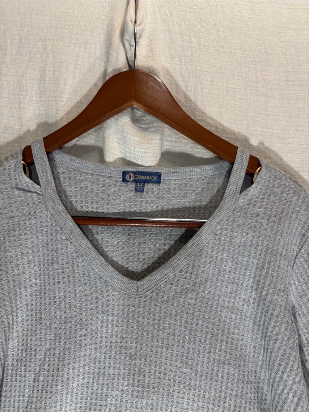 Democracy Gray Waffle Knit V Neck Cold Shoulder Top XL NWT - Picture 3 of 9